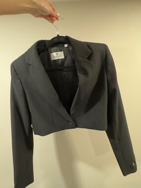Babaton Black Cropped Tailored Blazer